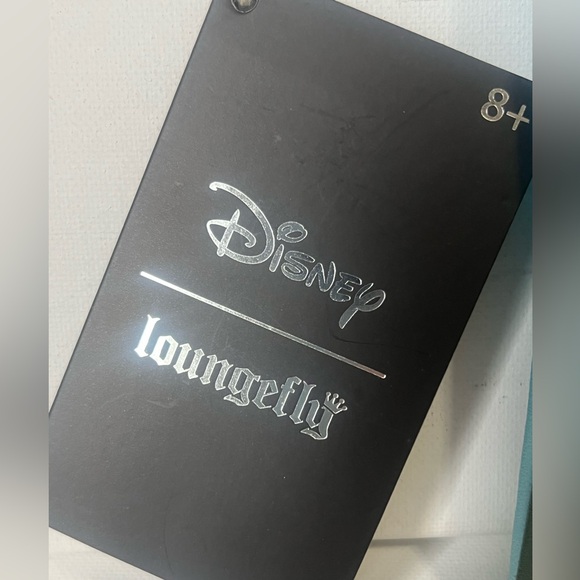 Loungefly - Disney Stitch Tiki Passport Bag - Entertainment Earth Exclusive NWT - Picture 6 of 11